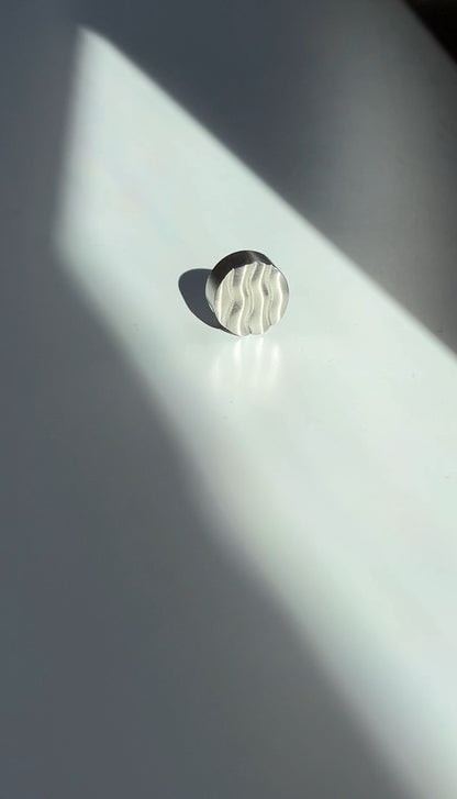 Wavy button