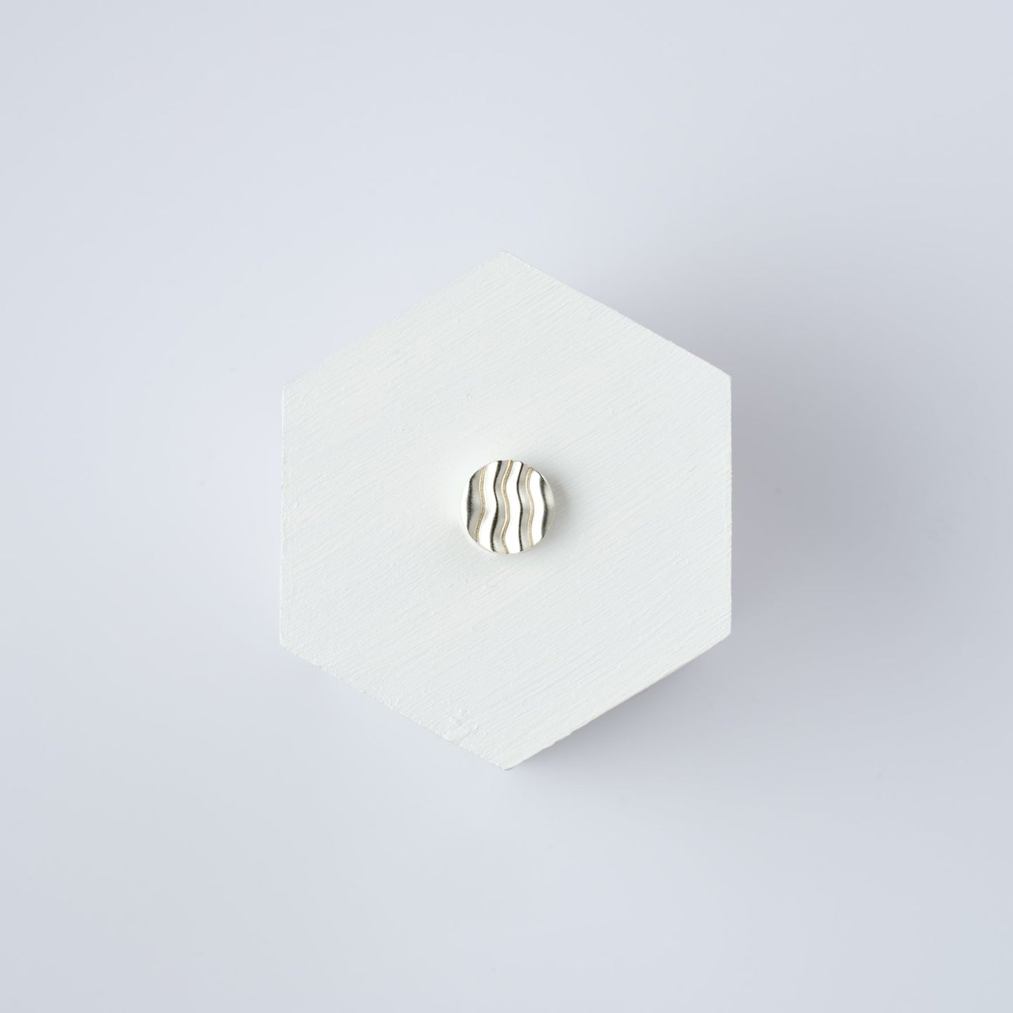 Wavy button